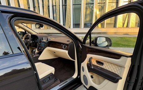 Bentley Bentayga I, 2016 год, 8 850 000 рублей, 27 фотография