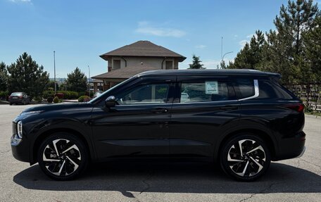 Mitsubishi Outlander, 2023 год, 4 500 000 рублей, 3 фотография