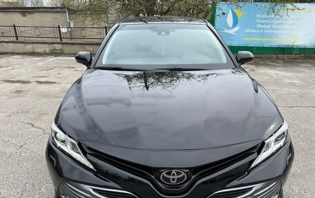 Toyota Camry, 2018 год, 2 750 000 рублей, 9 фотография