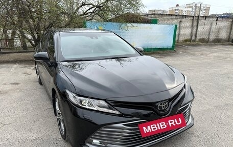 Toyota Camry, 2018 год, 2 750 000 рублей, 10 фотография
