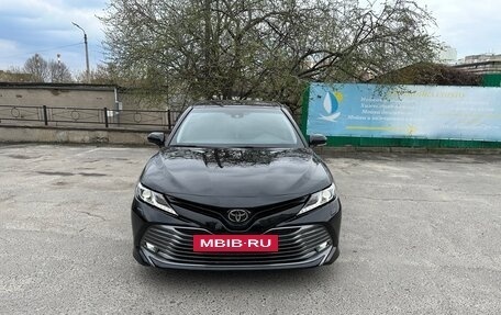 Toyota Camry, 2018 год, 2 750 000 рублей, 21 фотография