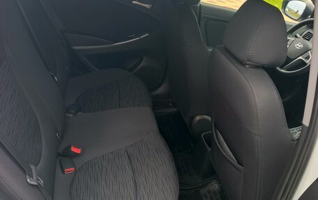 Hyundai Solaris II рестайлинг, 2015 год, 870 000 рублей, 17 фотография