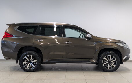 Mitsubishi Pajero Sport III рестайлинг, 2017 год, 2 750 000 рублей, 4 фотография