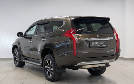 Mitsubishi Pajero Sport III рестайлинг, 2017 год, 2 750 000 рублей, 7 фотография