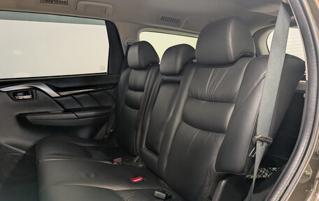 Mitsubishi Pajero Sport III рестайлинг, 2017 год, 2 750 000 рублей, 12 фотография