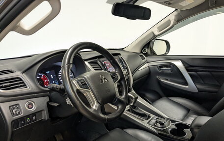 Mitsubishi Pajero Sport III рестайлинг, 2017 год, 2 750 000 рублей, 16 фотография