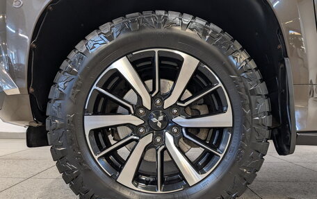 Mitsubishi Pajero Sport III рестайлинг, 2017 год, 2 750 000 рублей, 17 фотография