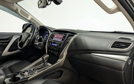 Mitsubishi Pajero Sport III рестайлинг, 2017 год, 2 750 000 рублей, 11 фотография