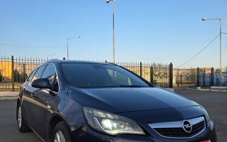 Opel Astra J, 2011 год, 740 000 рублей, 2 фотография