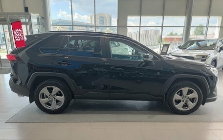 Toyota RAV4, 2020 год, 3 350 000 рублей, 5 фотография