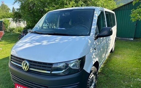 Volkswagen Transporter T6 рестайлинг, 2018 год, 2 550 000 рублей, 2 фотография