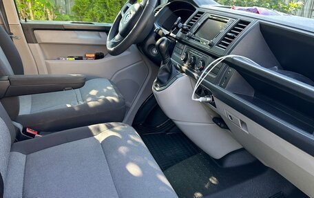 Volkswagen Transporter T6 рестайлинг, 2018 год, 2 550 000 рублей, 13 фотография