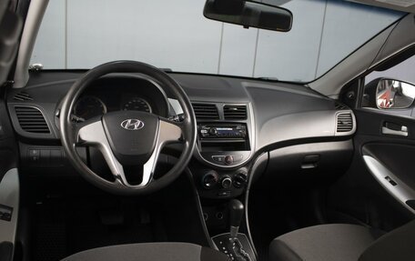 Hyundai Solaris II рестайлинг, 2011 год, 750 000 рублей, 5 фотография