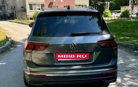 Volkswagen Tiguan II, 2021 год, 2 950 000 рублей, 2 фотография