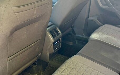 Volkswagen Tiguan II, 2021 год, 2 950 000 рублей, 16 фотография