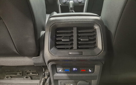 Volkswagen Tiguan II, 2019 год, 3 390 000 рублей, 24 фотография