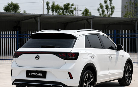 Volkswagen T-Roc I, 2022 год, 1 790 000 рублей, 3 фотография