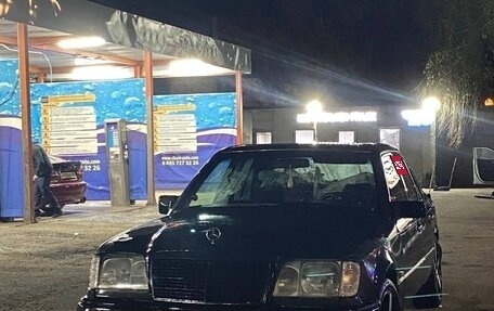 Mercedes-Benz E-Класс, 1994 год, 450 000 рублей, 2 фотография