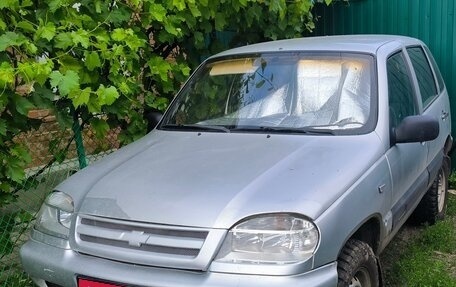 Chevrolet Niva I рестайлинг, 2004 год, 310 000 рублей, 1 фотография