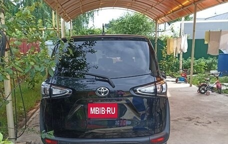 Toyota Sienta II, 2022 год, 1 800 000 рублей, 3 фотография