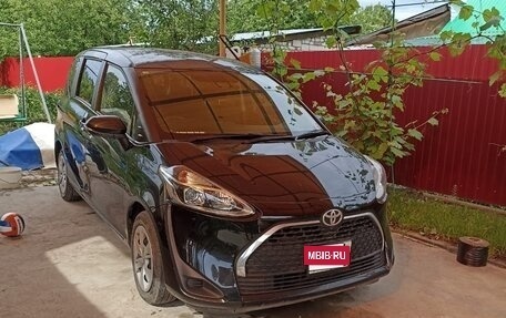 Toyota Sienta II, 2022 год, 1 800 000 рублей, 8 фотография