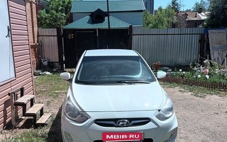Hyundai Solaris II рестайлинг, 2013 год, 910 000 рублей, 4 фотография