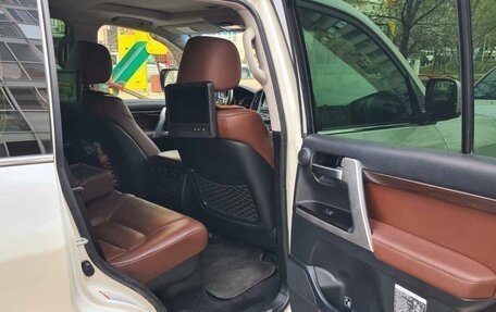 Toyota Land Cruiser 200, 2016 год, 7 200 000 рублей, 7 фотография