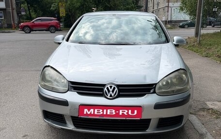 Volkswagen Golf V, 2004 год, 575 000 рублей, 1 фотография