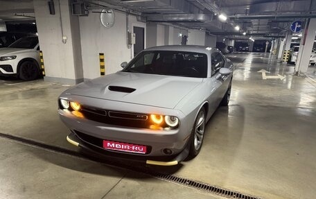 Dodge Challenger III рестайлинг 2, 2021 год, 5 000 000 рублей, 1 фотография