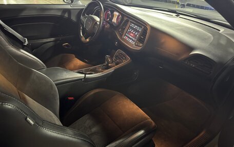 Dodge Challenger III рестайлинг 2, 2021 год, 5 000 000 рублей, 8 фотография