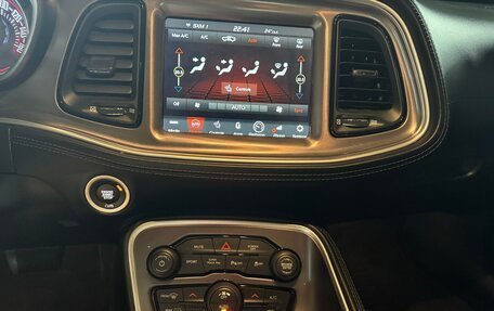 Dodge Challenger III рестайлинг 2, 2021 год, 5 000 000 рублей, 9 фотография