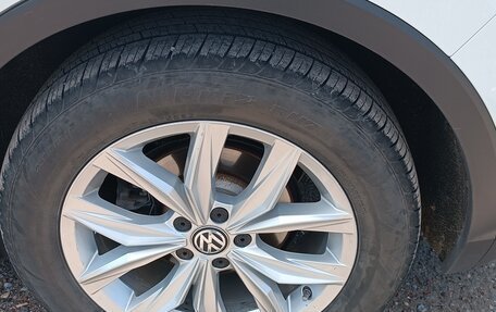 Volkswagen Tiguan II, 2017 год, 2 630 000 рублей, 21 фотография