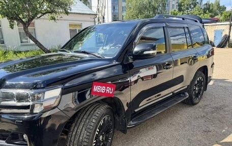 Toyota Land Cruiser 200, 2017 год, 5 950 000 рублей, 3 фотография