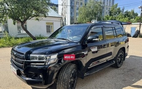 Toyota Land Cruiser 200, 2017 год, 5 950 000 рублей, 4 фотография