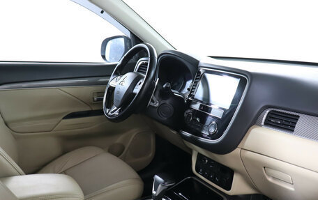 Mitsubishi Outlander III рестайлинг 3, 2019 год, 2 249 900 рублей, 10 фотография