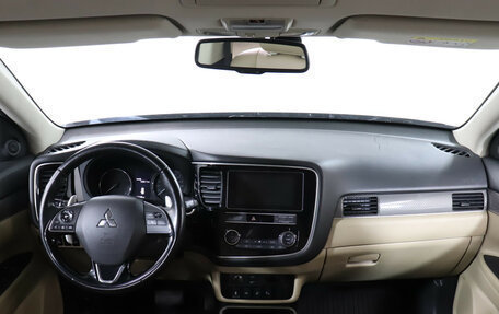 Mitsubishi Outlander III рестайлинг 3, 2019 год, 2 249 900 рублей, 13 фотография
