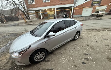 Hyundai Solaris II рестайлинг, 2018 год, 1 400 000 рублей, 4 фотография