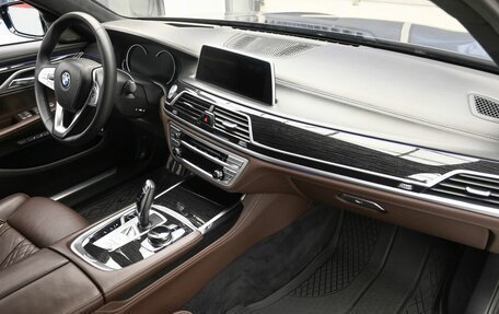 BMW 7 серия, 2017 год, 3 680 000 рублей, 8 фотография