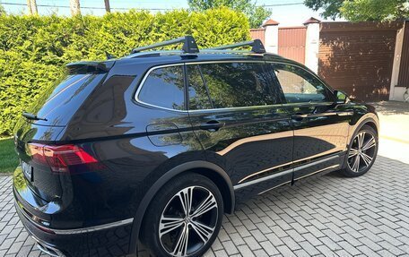Volkswagen Tiguan II, 2022 год, 2 800 000 рублей, 2 фотография