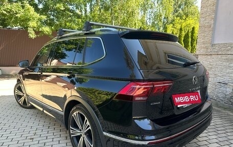 Volkswagen Tiguan II, 2022 год, 2 800 000 рублей, 5 фотография