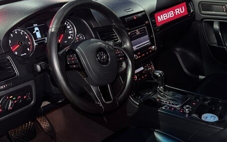 Volkswagen Touareg III, 2011 год, 2 200 000 рублей, 13 фотография