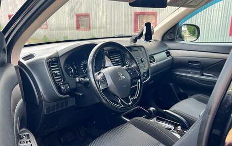 Mitsubishi Outlander III рестайлинг 3, 2018 год, 1 970 000 рублей, 4 фотография