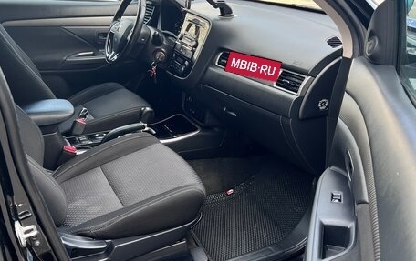 Mitsubishi Outlander III рестайлинг 3, 2018 год, 1 970 000 рублей, 2 фотография