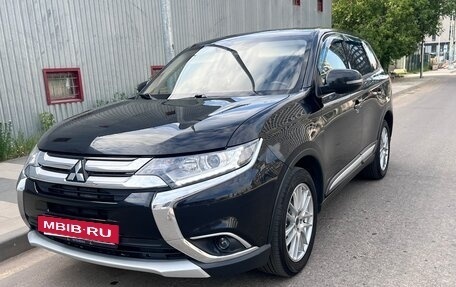 Mitsubishi Outlander III рестайлинг 3, 2018 год, 1 970 000 рублей, 6 фотография