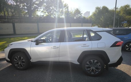 Toyota RAV4, 2023 год, 3 650 000 рублей, 2 фотография