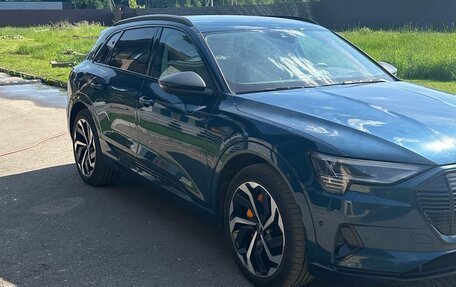 Audi e-tron I, 2022 год, 5 850 000 рублей, 2 фотография