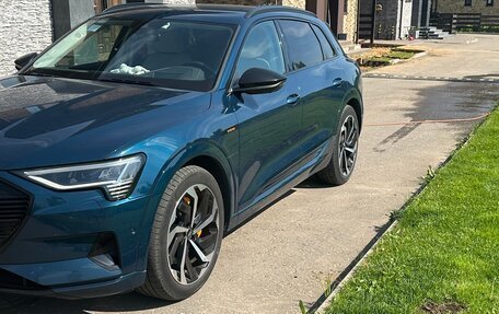 Audi e-tron I, 2022 год, 5 850 000 рублей, 4 фотография