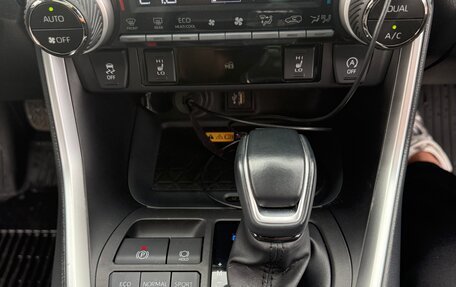 Toyota RAV4, 2025 год, 3 700 000 рублей, 18 фотография
