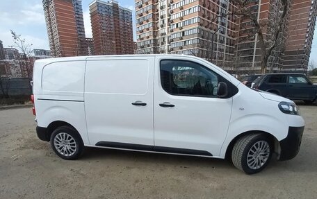 Opel Vivaro, 2022 год, 2 500 000 рублей, 9 фотография