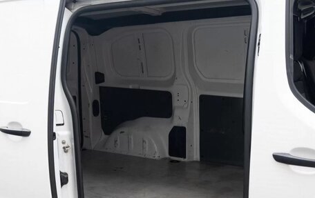 Opel Vivaro, 2022 год, 2 500 000 рублей, 21 фотография